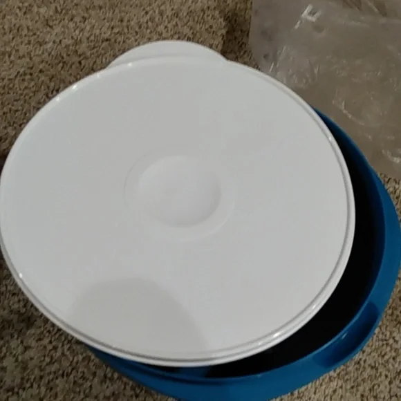 Tupperware Aqua Container - Picture 5 of 15